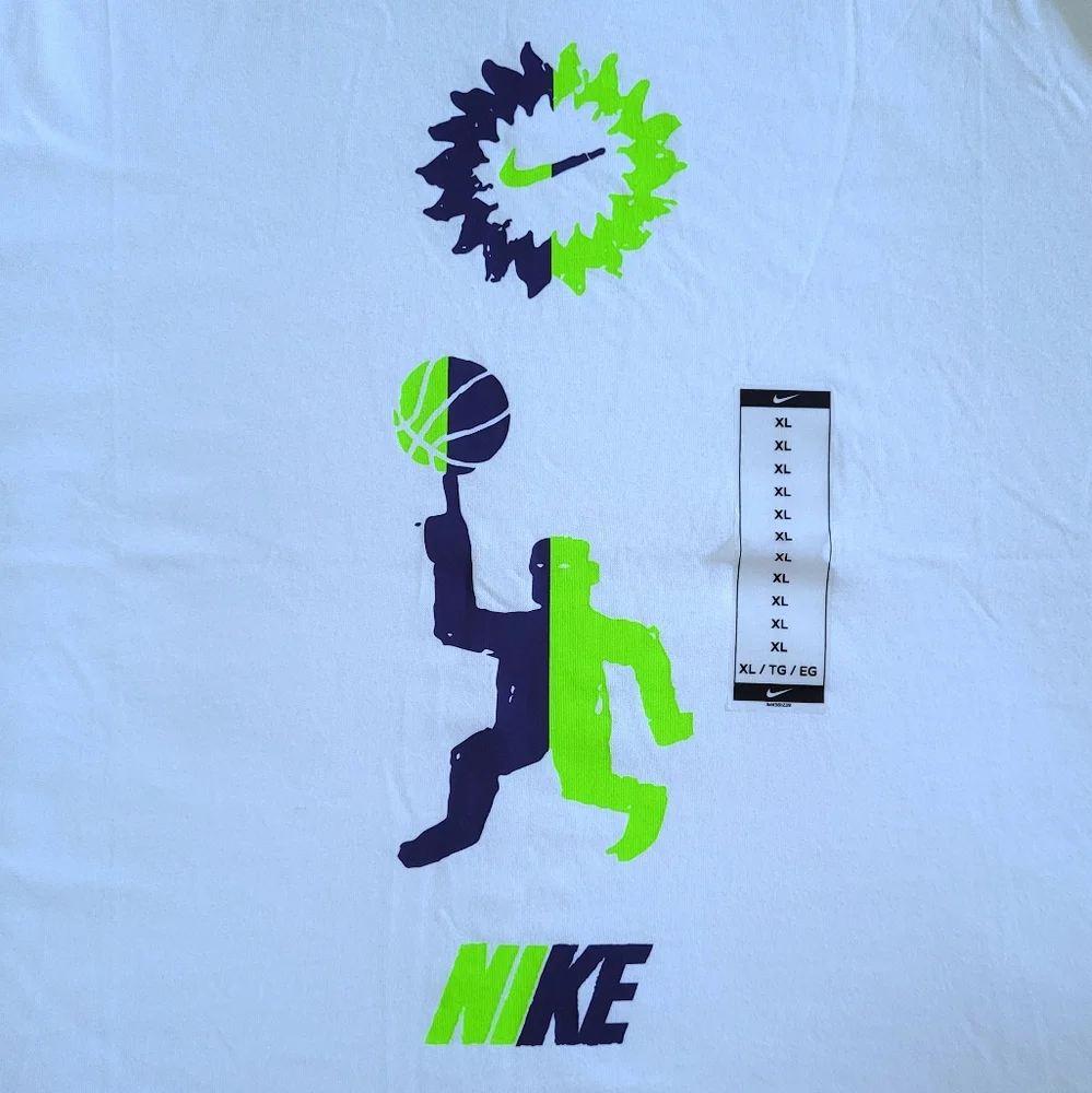 Nike👟 Man♂️ Spinning Basketball on Finger Dri-Fit Graphic Tee👕 - NWT